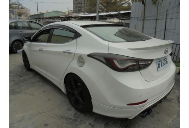 Hyundai ELANTRA  第3張相片