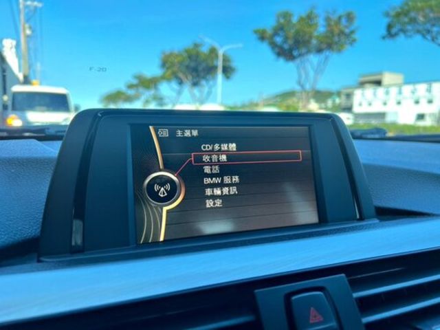 BMW寶馬 320I  第9張相片