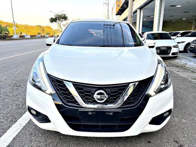 NISSAN日產 TIIDA  第2張相片
