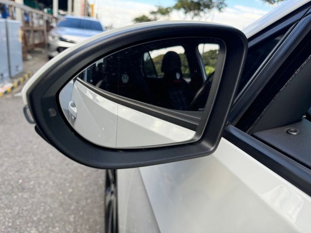 VOLKSWAGEN福斯 GOLF GTI  第4張相片