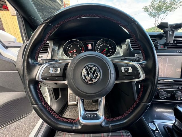 VOLKSWAGEN福斯 GOLF GTI  第14張相片