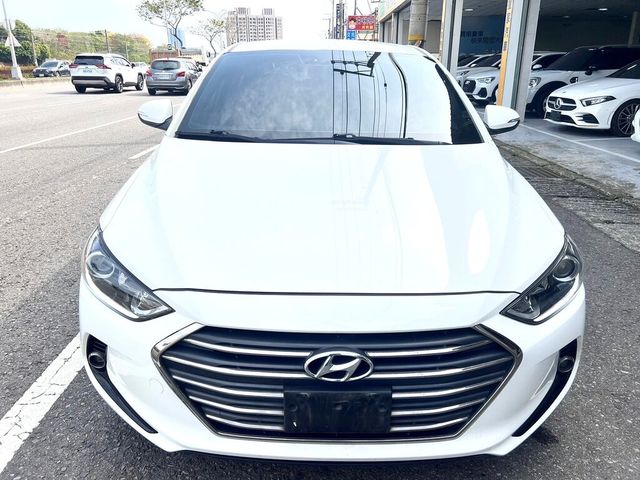 HYUNDAI現代 ELANTRA  第2張相片