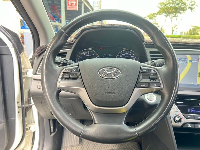 HYUNDAI現代 ELANTRA  第9張相片