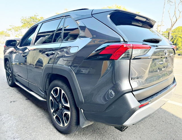 TOYOTA豐田 RAV4  第3張相片