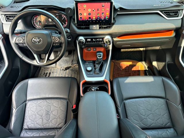 TOYOTA豐田 RAV4  第10張相片