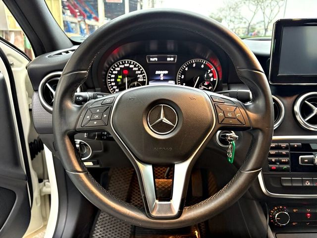 M-BENZ賓士 A180  第8張相片