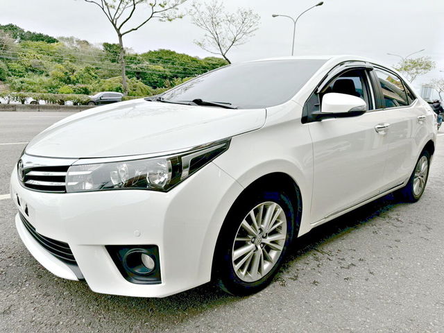TOYOTA豐田 ALTIS  第1張相片