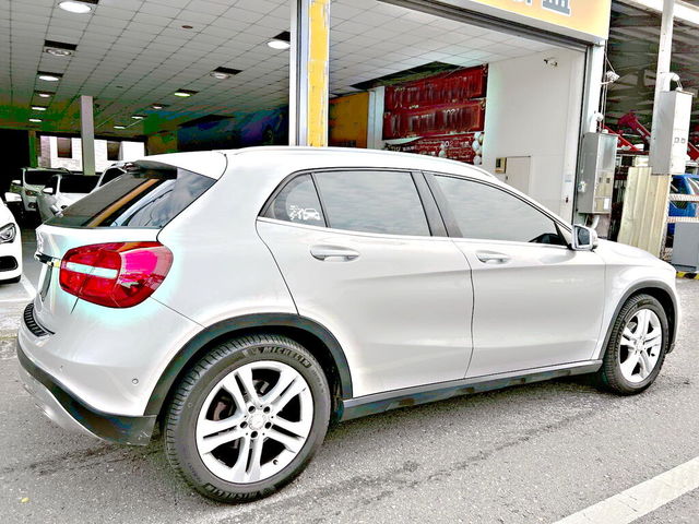 M-BENZ賓士 GLA200  第2張相片