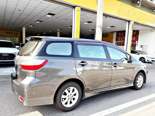 TOYOTA豐田 WISH  第3張相片
