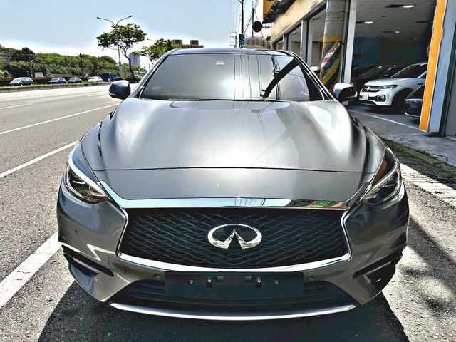 INFINITI無限 Q30  第2張相片