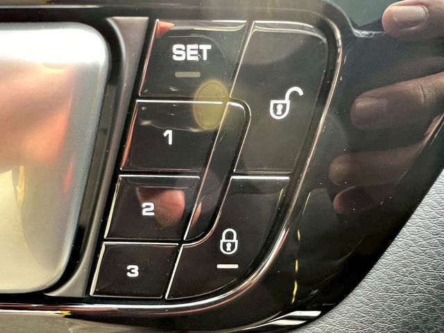 PORSCHE保時捷 CAYENNE  第16張相片
