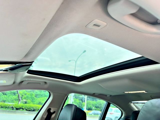 BMW寶馬 730D  第9張相片