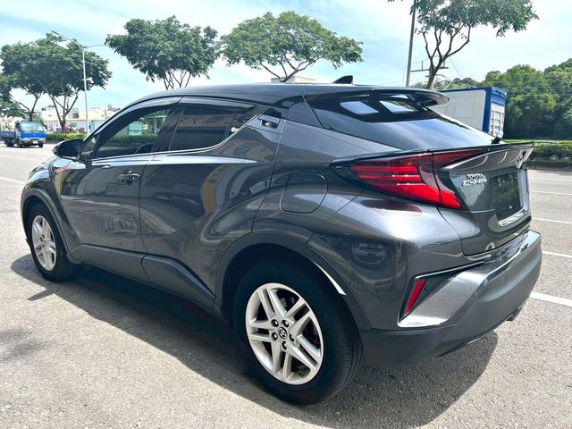 TOYOTA豐田 C-HR  第2張相片