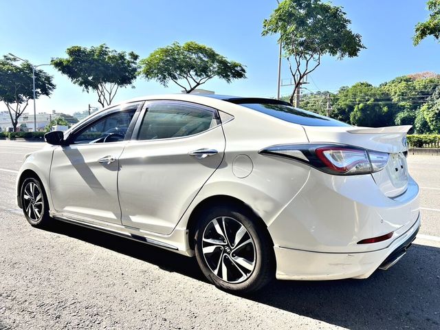 HYUNDAI現代 ELANTRA  第2張相片
