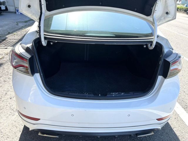 HYUNDAI現代 ELANTRA  第3張相片
