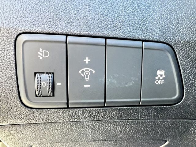 HYUNDAI現代 ELANTRA  第7張相片