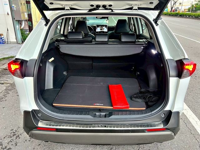 TOYOTA豐田 RAV4  第3張相片
