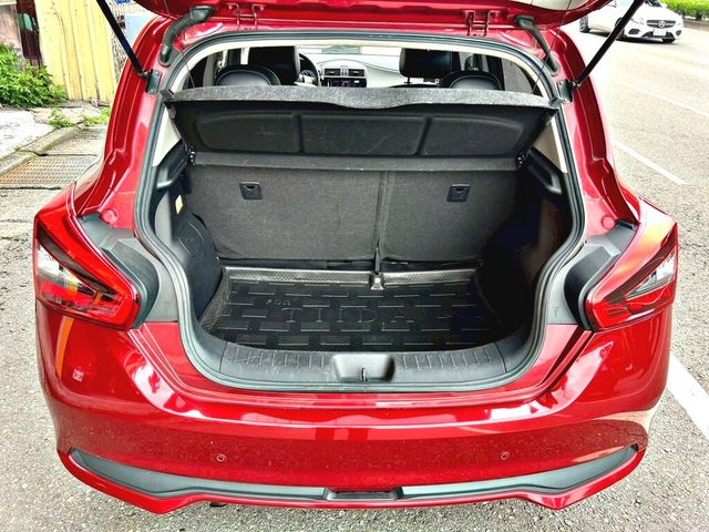 NISSAN日產 TIIDA  第3張相片