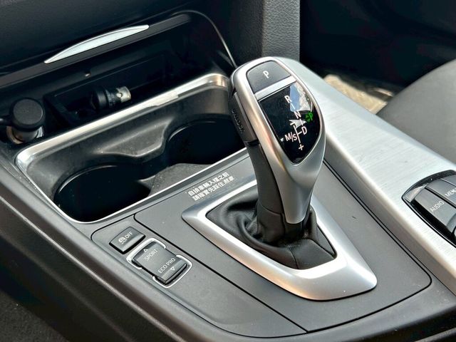 BMW寶馬 320I  第11張相片