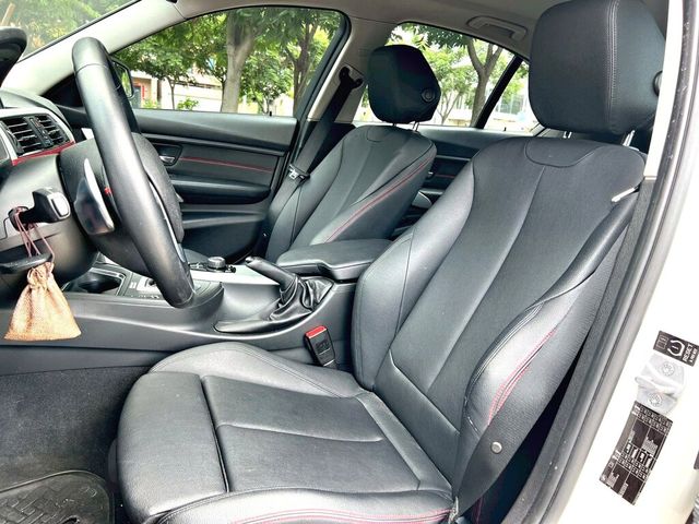 BMW寶馬 320I  第13張相片