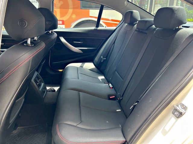 BMW寶馬 320I  第14張相片