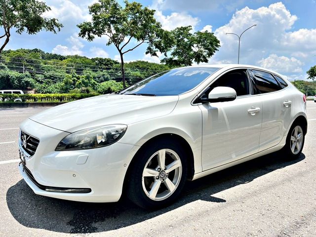 VOLVO富豪 V40  第1張相片