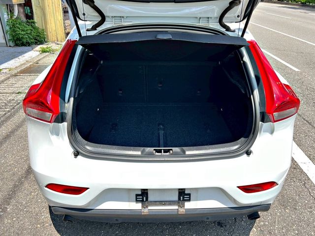 VOLVO富豪 V40  第3張相片