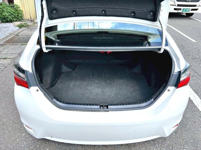 TOYOTA豐田 ALTIS  第3張相片