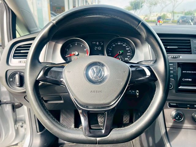 VOLKSWAGEN福斯 GOLF  第4張相片