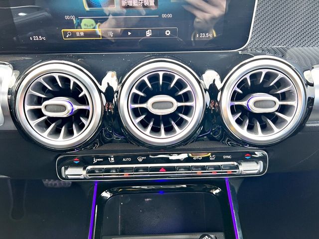 M-BENZ賓士 GLB200  第14張相片