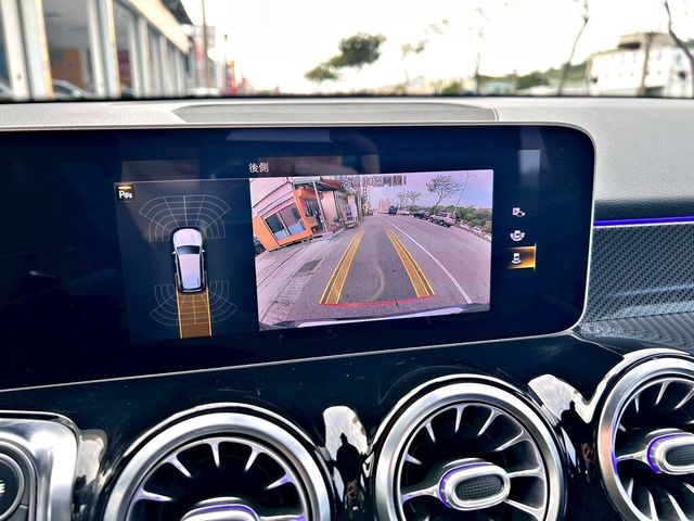 M-BENZ賓士 GLB200  第16張相片