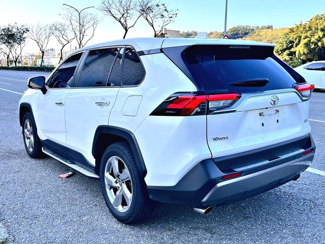TOYOTA豐田 RAV4  第2張相片