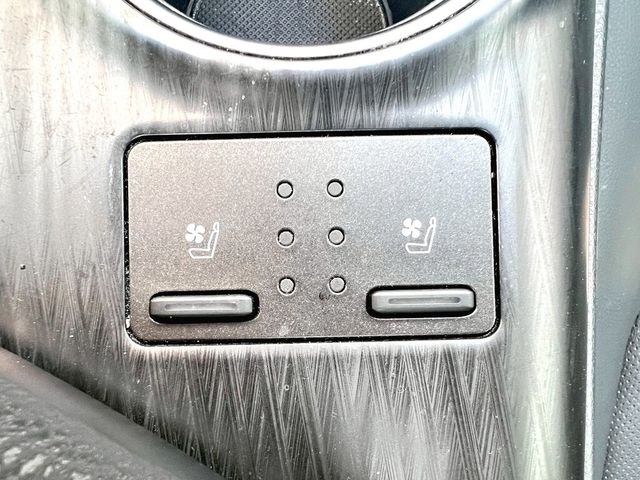 TOYOTA豐田 CAMRY HYBRID  第16張相片