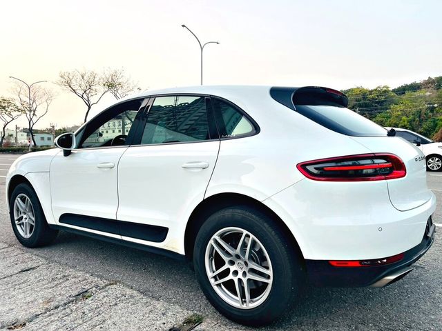 PORSCHE保時捷 MACAN TURBO  第2張相片
