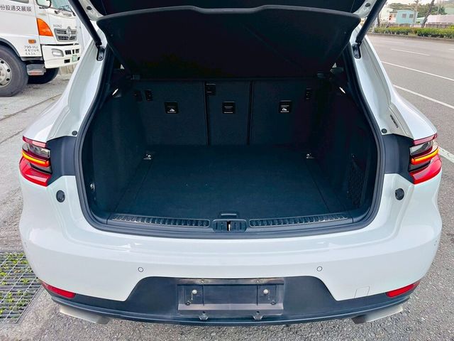 PORSCHE保時捷 MACAN TURBO  第3張相片