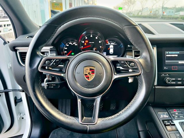 PORSCHE保時捷 MACAN TURBO  第4張相片