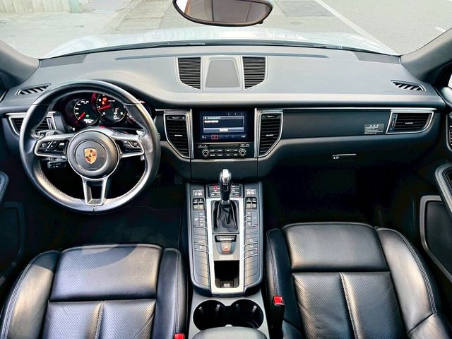 PORSCHE保時捷 MACAN TURBO  第11張相片