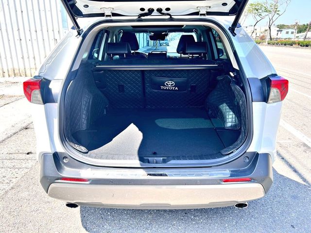 TOYOTA豐田 RAV4  第3張相片