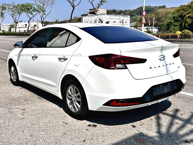 HYUNDAI現代 ELANTRA  第2張相片