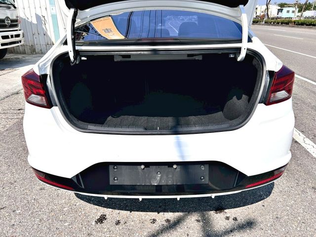 HYUNDAI現代 ELANTRA  第3張相片