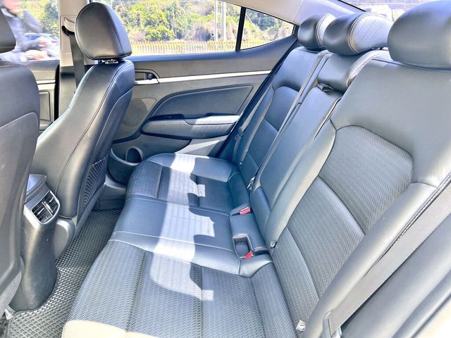 HYUNDAI現代 ELANTRA  第8張相片