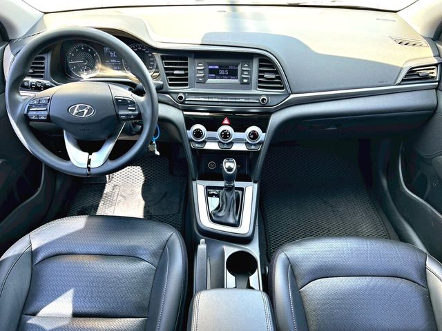 HYUNDAI現代 ELANTRA  第9張相片
