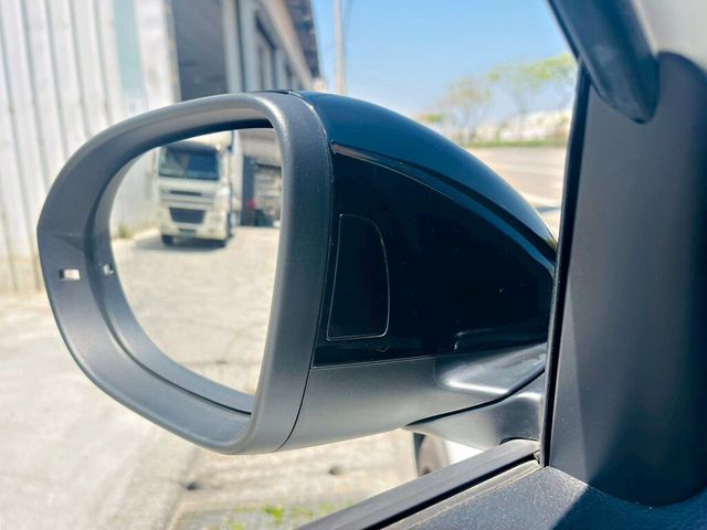 VOLKSWAGEN福斯 T-ROC  第18張相片