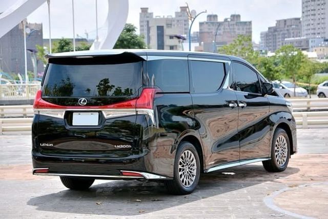 LEXUS凌志 LM300H  第2張相片