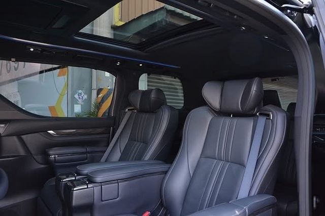 LEXUS凌志 LM300H  第3張相片