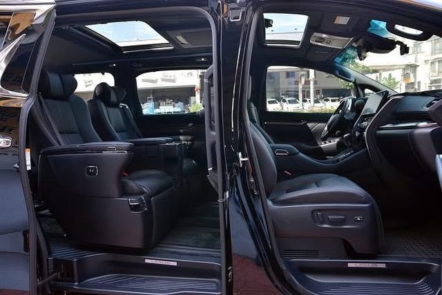 LEXUS凌志 LM300H  第4張相片