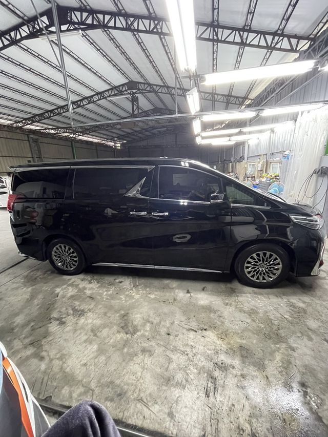 LEXUS凌志 LM300H  第6張相片