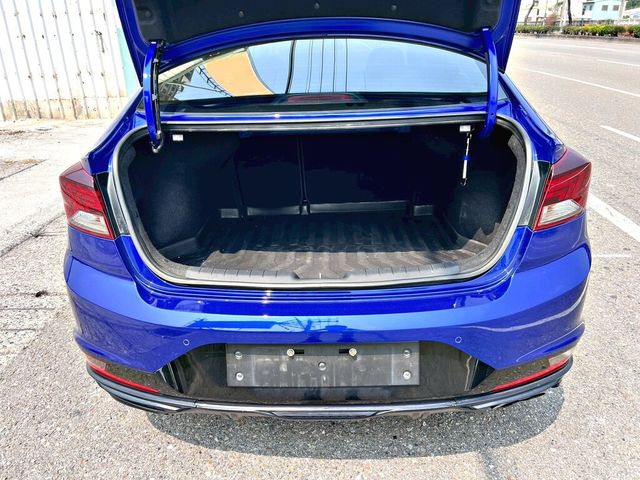 HYUNDAI現代 ELANTRA  第3張相片