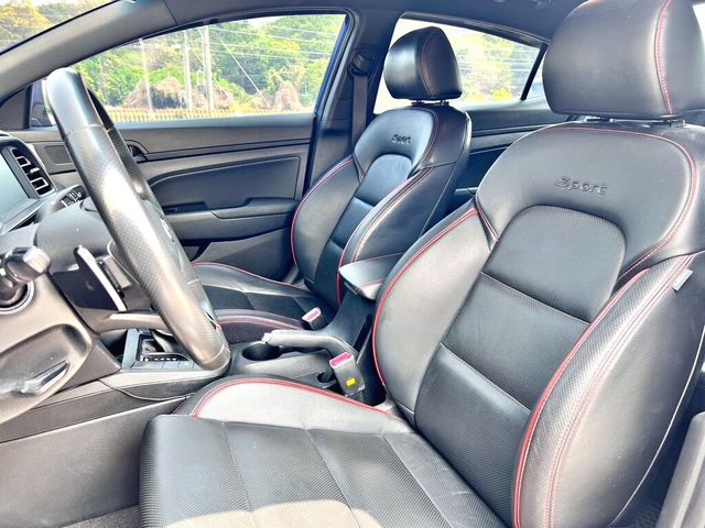 HYUNDAI現代 ELANTRA  第9張相片