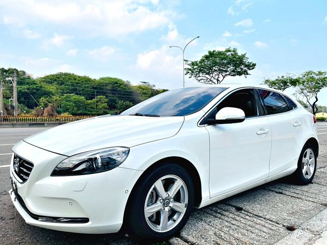 VOLVO富豪 V40  第1張相片